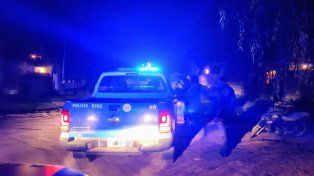 Dos delincuentes armados asaltaron a una joven y le robaron su moto en avenida Peñaloza