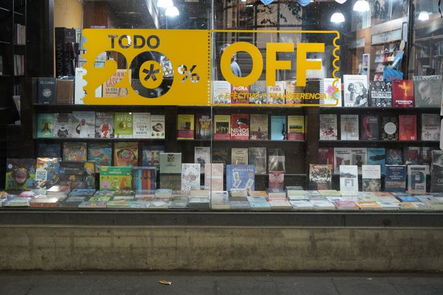 Algunas librerías apelan a los descuentos para sostenerse.