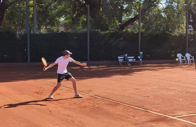 El deporte blanco regres&oacute; a la actividad en el Santa Fe Lawn Tennis Club.