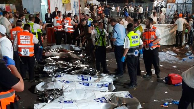 Los socorristas mantuvieron un intenso trabajo de rescate y atención a las personas afectadas por la estampida.