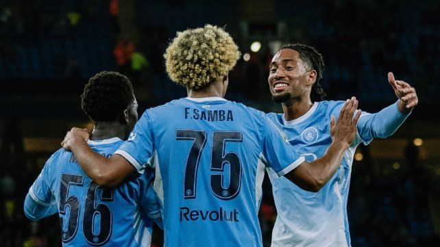 Manchester City aplastó a Norwich y avanzó en la Copa de la Liga con el debut de Rulli
