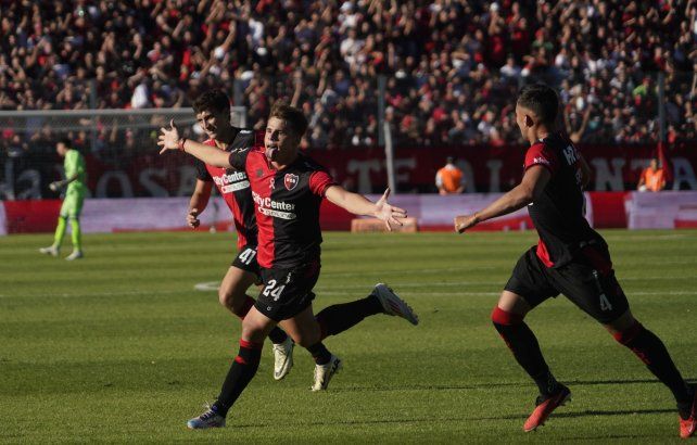 Silvetti grita con alma y vida el gol del empate leproso. El juvenil es una de las apuestas fuertes de Lunari.