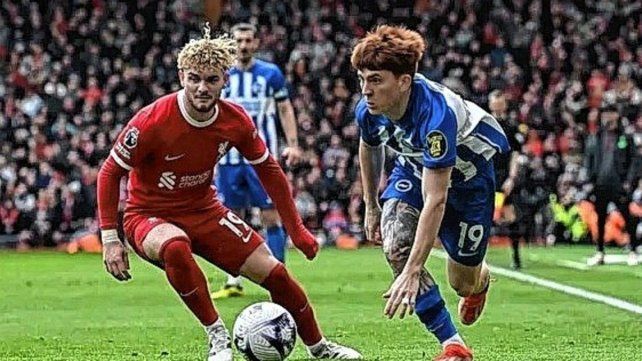 El Colo Barco debutó en la Premier League con Brighton ante Liverpool.