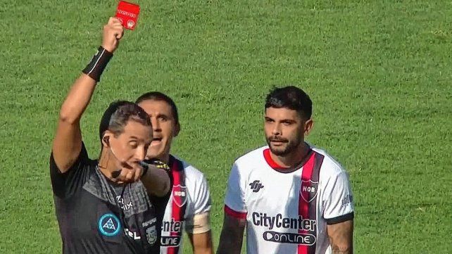 Éver Banega se disculpó con Rapallini y el arbitraje general.