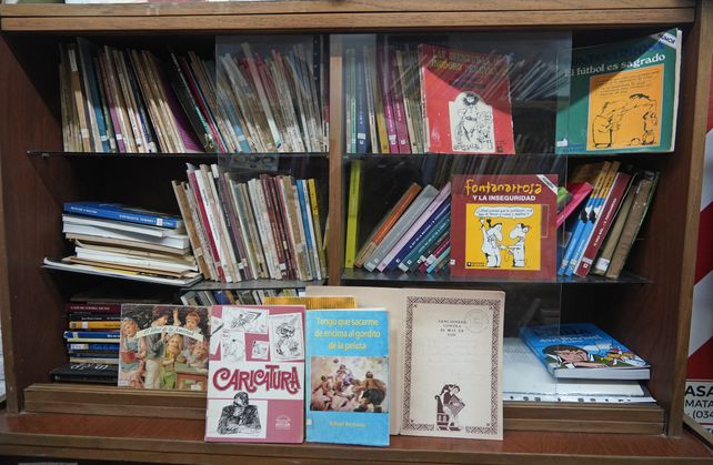 Los libros que donó Fontanarrosa se disfrutan en la biblioteca popular.