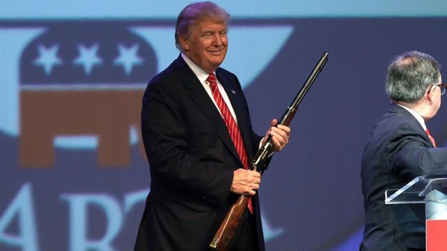 Después de la masacre de Texas, Biden y Trump chocaron en torno a la política de armas