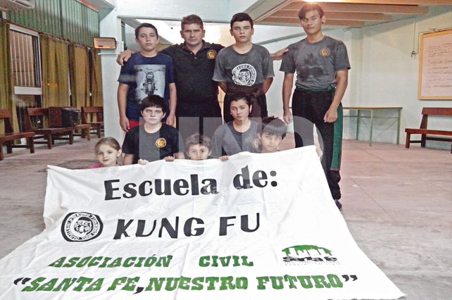 Artes marciales. La escuela de kung fu es uno de los deportes por excelencia y dicta sus clases en el salón de la asociación los martes y jueves