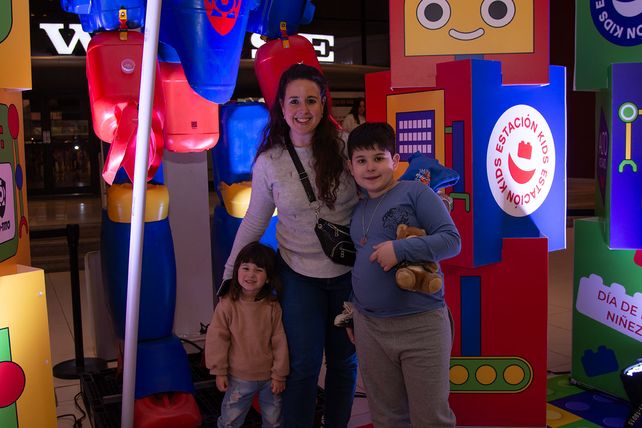 Olivia y Mariel Pérez e Ignacio Gimenez