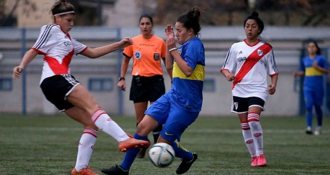 Superclásico. Las millonarias y las xeneizes en el último cruce en 2016.