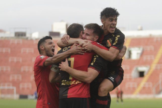 Facundo Castro, el goleador que pretende Yllana para Colón