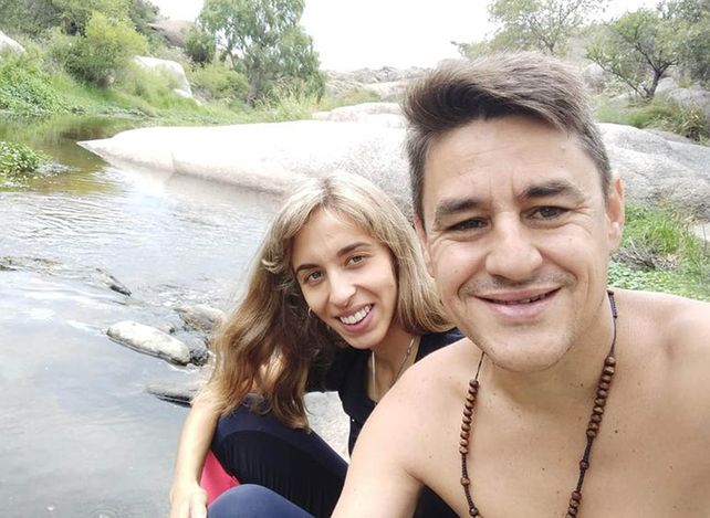 Victoria junto a su novio Javier Pérez.&nbsp;