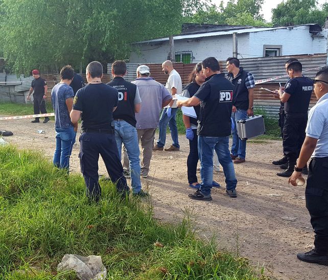 Asesinaron a un adolescente y a un hombre en el barrio Villa Oculta