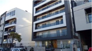 Una niña de 2 años cayó desde el balcón de un 5° piso y está muy grave