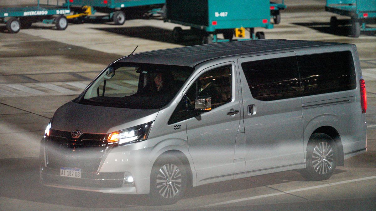 Cómo es el auto que recibió a Messi en Rosario tras su regreso del Mundial