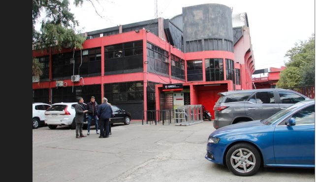 La camioneta a la derecha según los fiscales está a nombre del hijo del presidente de Newells