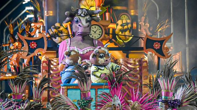 Con casi 23.000 personas disfrutando del Carnaval del País se cumplió la décima de las once noches previstas en el corsódromo de Gualeguaychú.