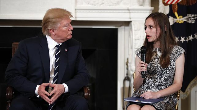Trump propuso armar a los profesores para evitar futuros tiroteos en las escuelas