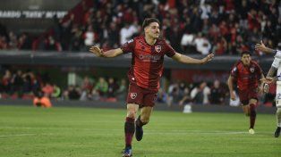 El premio del Zorro Cóccaro a Guch por su asistencia en el primer gol de Newells