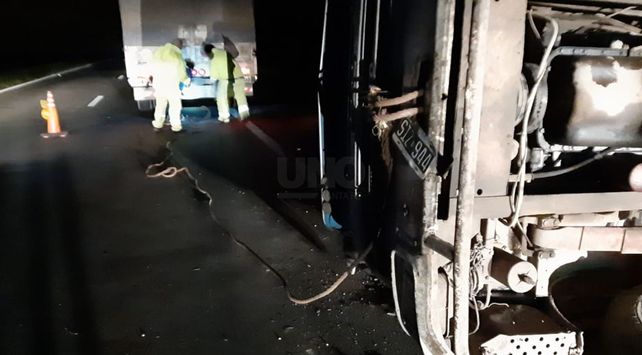 Así quedó el camión tras el vuelco