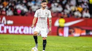 Gonzalo Montiel sufrió una molestia en el partido ante Osasuna.