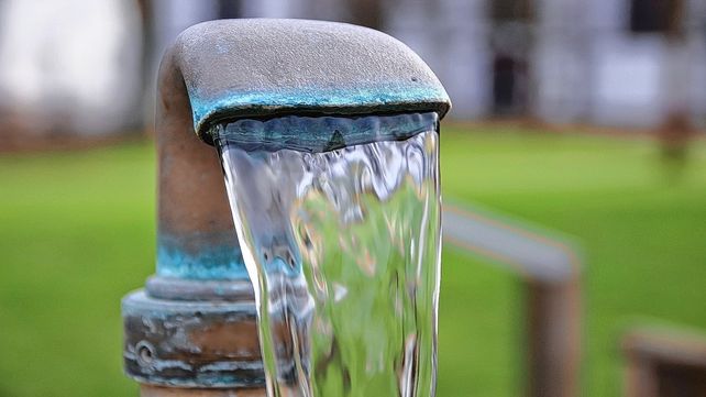 Acceso. Más de 2.000 millones de personas carecen de acceso al agua potable o al saneamiento.
