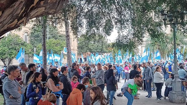 Miles de personas marcharon hasta la Plaza 25 de Mayo en Santa Fe