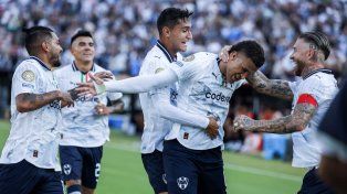 Monterrey goleó a Urawa Red Diamonds por 4-0 y dejó afuera a River