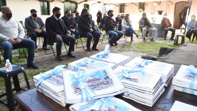 Presentación. Los Croquiseros Urbanos de Concepción del Uruguay ya tienen su propio libro.