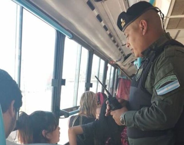 El Concejo quiere saber si el Ministerio de Seguridad ordena operativos policiales a bordo de los colectivos de pasajeros y cuál es el protocolo de actuación policial. &nbsp;