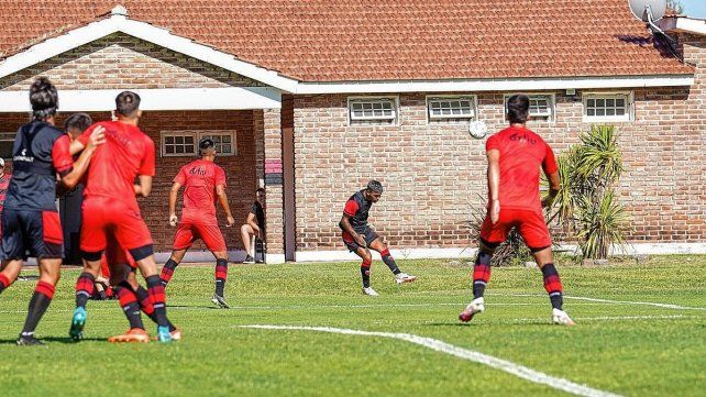 Patronato sumó minutos de fútbol en Santa Fe