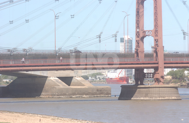 El río Paraná en su nivel más bajo desde el 2009. Foto: José Busiemi.