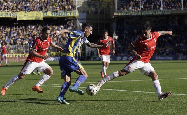 Di María hace la diagonal antes de sacar el remate