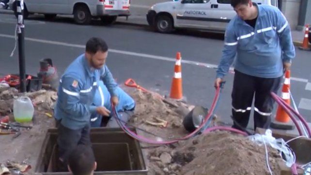 Explotó una caja de la EPE y provocó un corte de luz en pleno centro