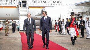 Llegó al país el canciller de Alemania, Olaf Scholz y fue recibido por Santiago Cafiero&nbsp;