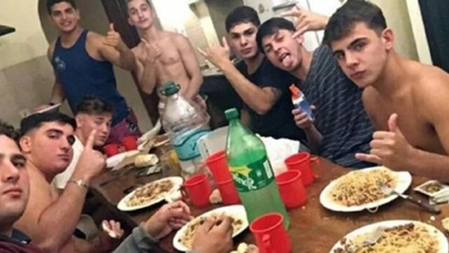hasta las manos. Los ocho est&aacute;n acusados de la coautor&iacute;a agravada por alevos&iacute;a y el concurso de dos o m&aacute;s.