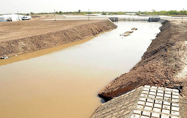 Poco caudal. El río Salado a la altura de la localidad de Tostado genera
