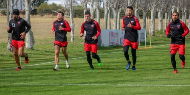El plantel de Colón trabaja en doble turno en el predio.
