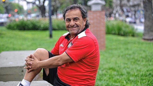 Gustavo Coleoni encamina su llegada a Patronato para la Primera Nacional 2025.