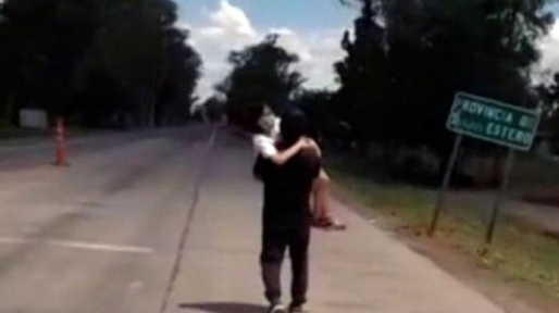 Dolor en el velorio de Abigail, la nena que se hizo famosa al ser retenida en la ruta