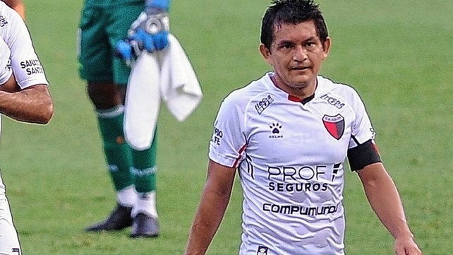 Este martes será hisopado el Pulga Rodríguez luego de que manifestara dolor de garganta.