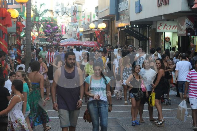 Para disfrutar en familia. Se organizaron sorteos y espectáculos para agasajar a todos los santafesinos.