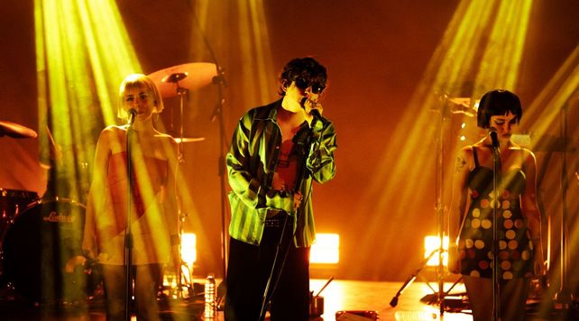 Dillom dio un show sorpresa y gratuito en La Sala de las Artes de Rosario para presentar su nuevo disco