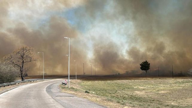 Hay decenas de focos de incendios en Córdoba que afectan localidades del Valle de Calamuchita. Trabajan 700 brigadistas