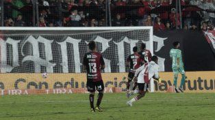 Última pelota. Una contra de River dejó sin nada a Newell’s en el epílogo. La lepra cayó en el Coloso.