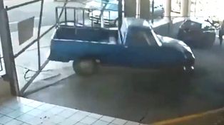 Le retuvieron la camioneta por estacionar en un garage y la rescató a lo bombita Darín