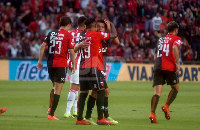 Luis Rodríguez, el Mejor Delantero de noviembre en la Superliga