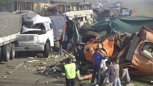 Cuatro muertos y m&aacute;s de 20 heridos por choques en la autopista a Buenos Aires