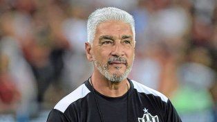 Omar De Felippe podría convertirse en DT de Gimnasia.