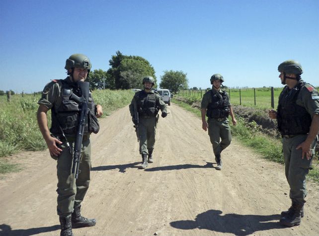 Los delincuentes son buscados por Gendarmería