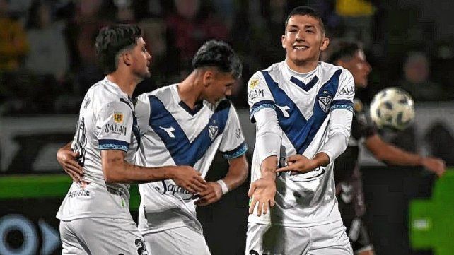 Vélez derrotó a Platense en condición de visitante.